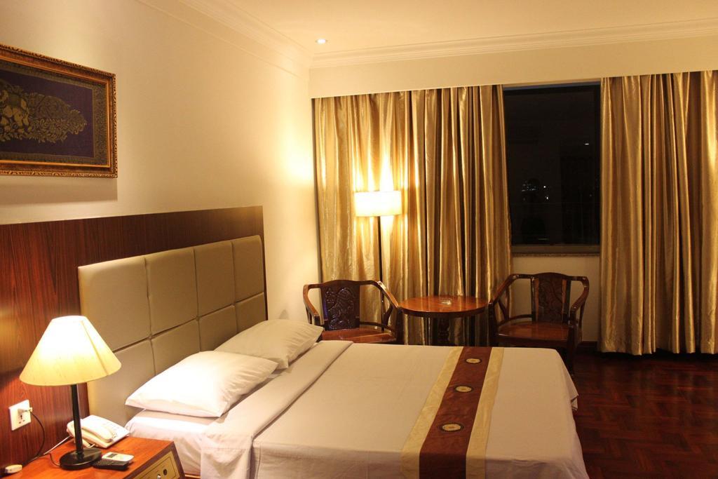 Diamond Hotel Phnompen Kültér fotó